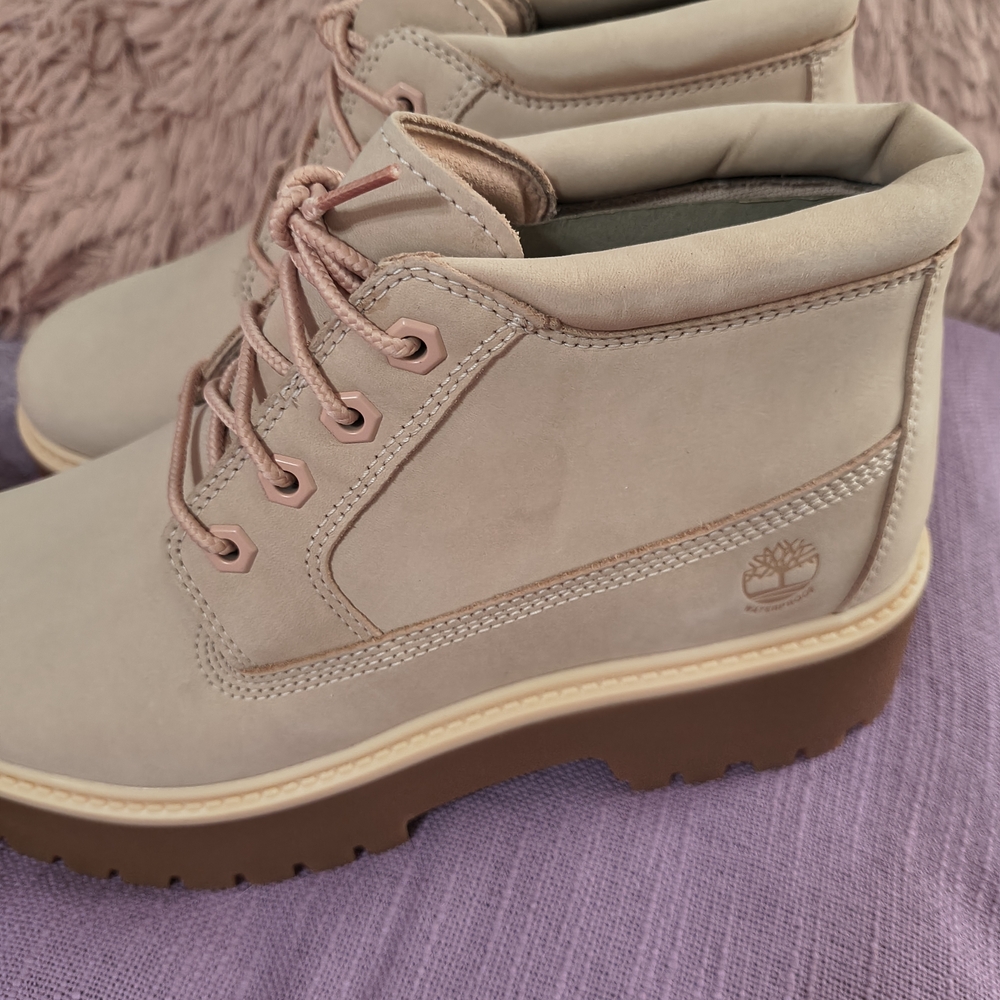 timberlands pink size 7 brand new with box